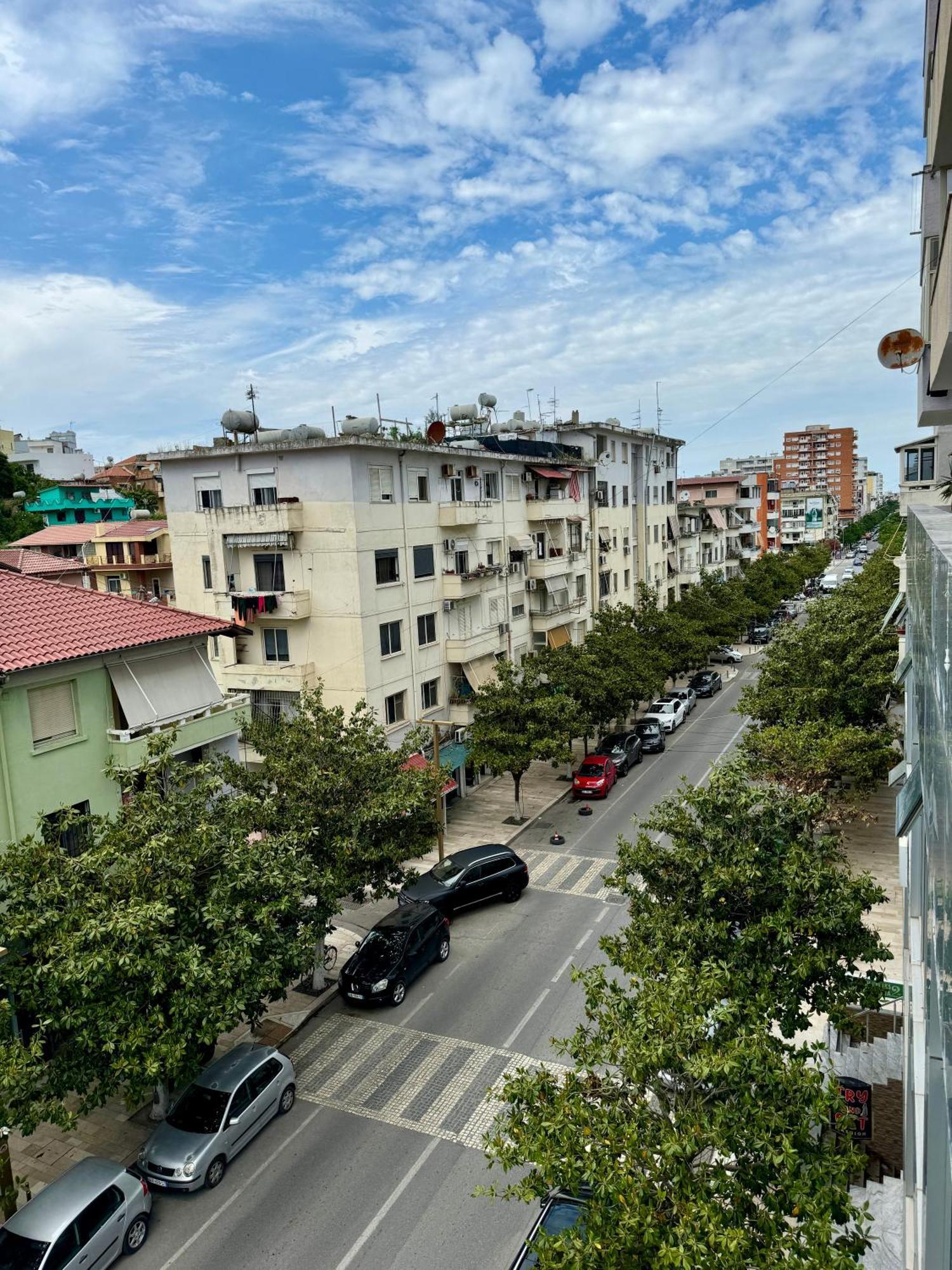 Luxury Apartments In City Center Дуррес Экстерьер фото